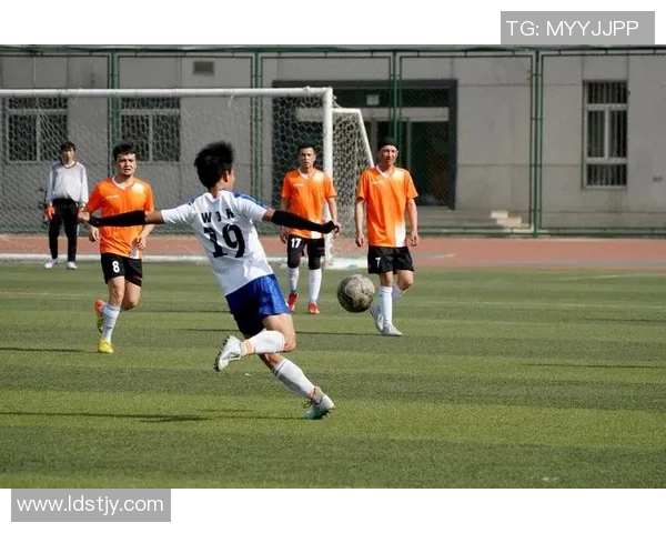 传奇球星寄语点燃绿茵梦想激励新一代奋勇拼搏 传奇球星寄语点燃绿茵梦想激励新一代奋勇拼搏